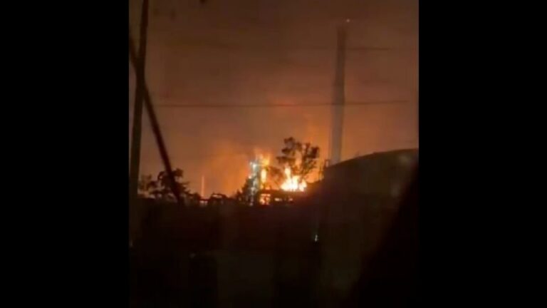 Explosión en refinería moviliza emergencias