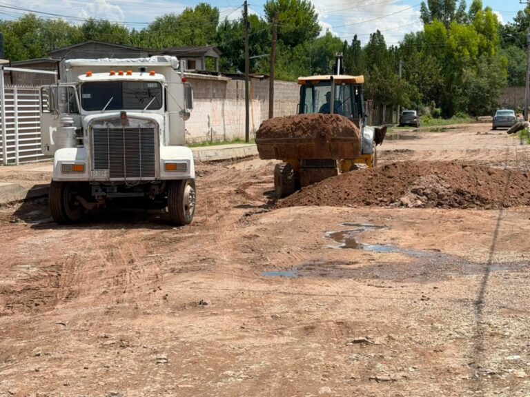 Inician pavimentación en calle Arturo Gamiz