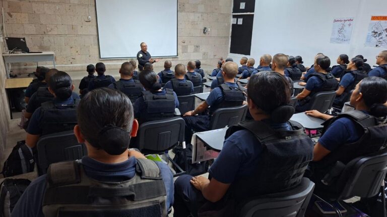 ISSCUU gradúa nuevos policías y bomberos