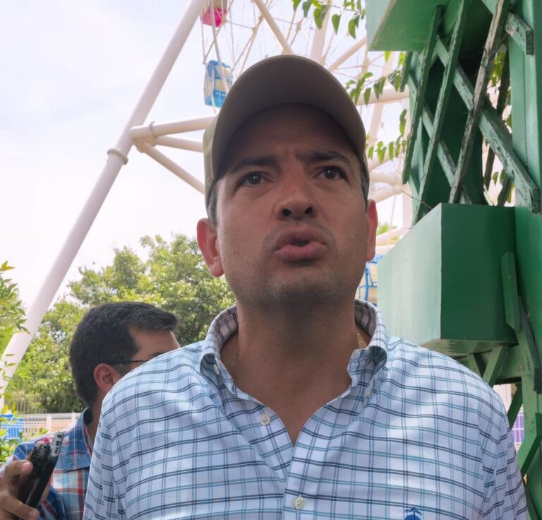 Bonilla defiende espectaculares ante críticas de Morena