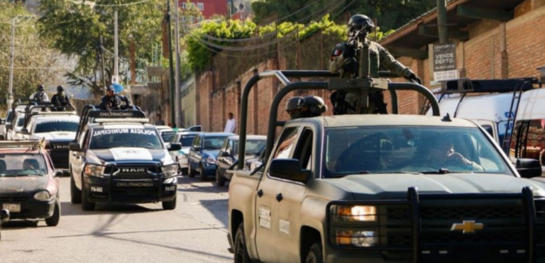 Atacan a policías rumbo al aeropuerto de Mazatlán
